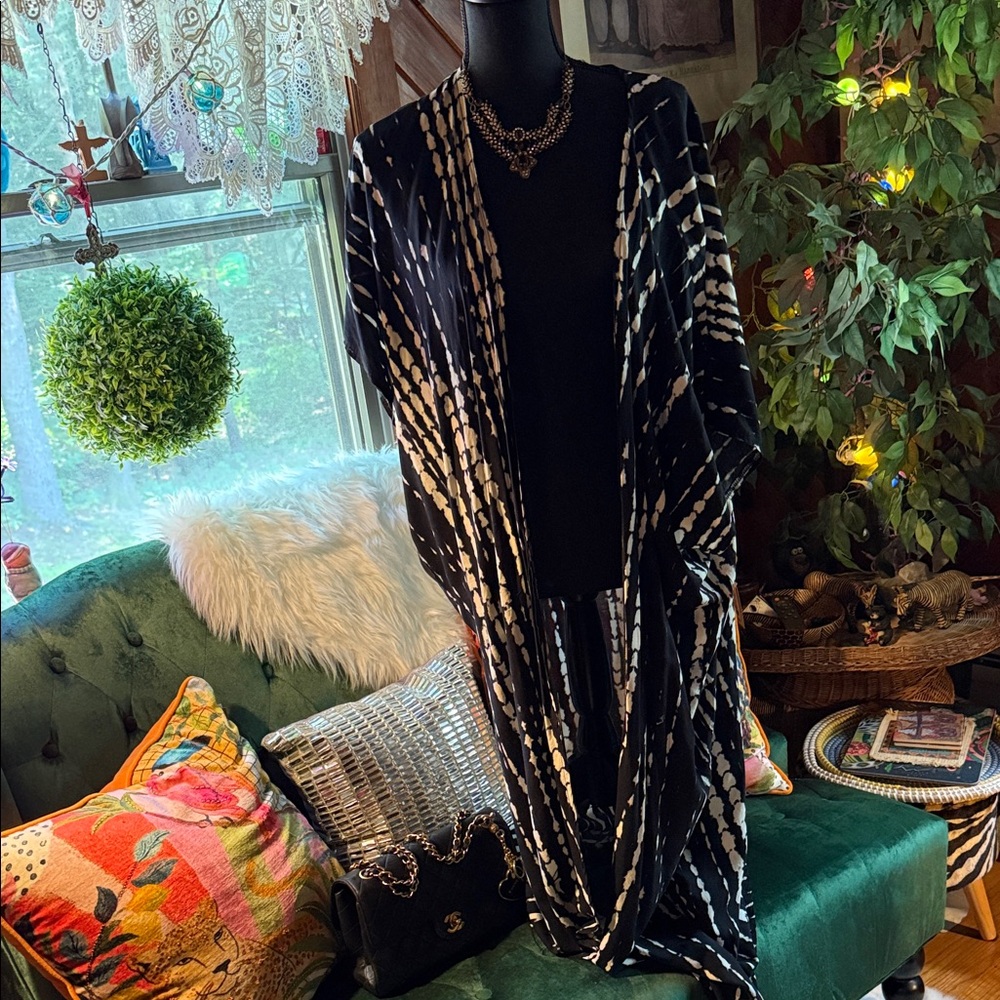 Black and White Patterned Kimono